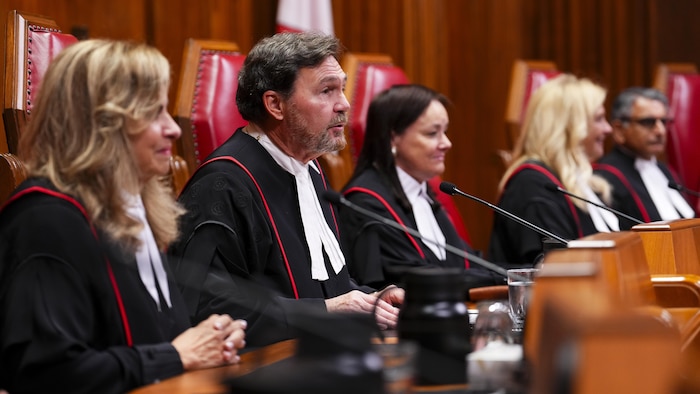 Des juges à la Cour suprême.