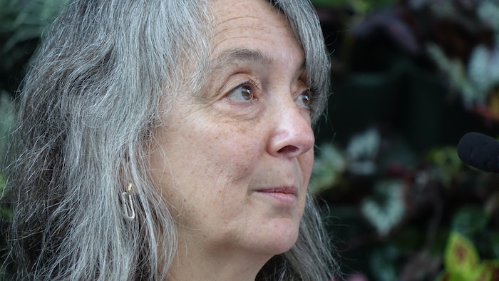 Le portrait de la ministre Julie Dabrusin.