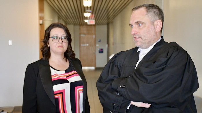 Julie Dufour et son avocat, Me Charles Levasseur.