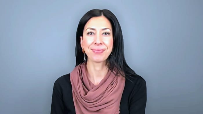 Portrait de Julie St-Arnaud-Drolet lors d’une entrevue en visioconférence.