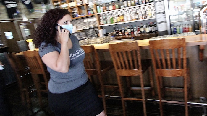 Julie Tremblay dans son restaurant.