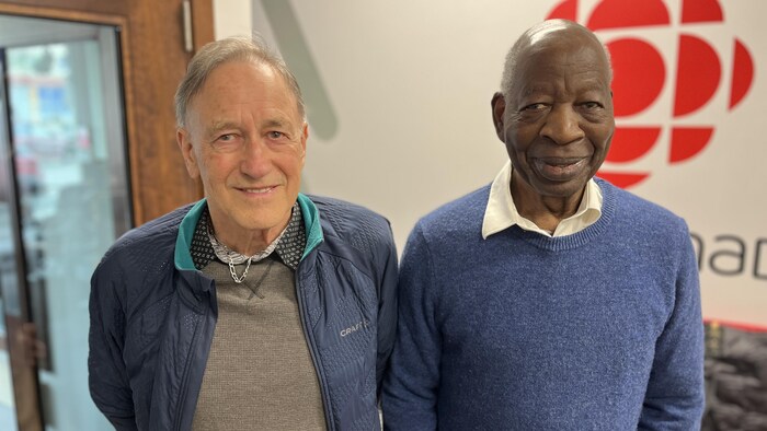 Julien Rivard et Filani Magassouba dans les bureaux de Radio-Canada.
