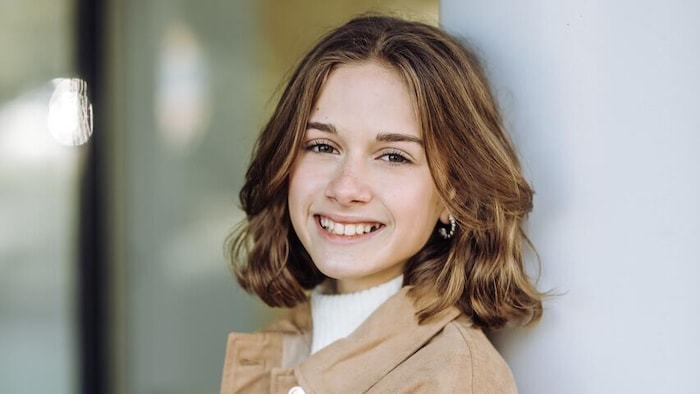 Juliette Aubé sourit.