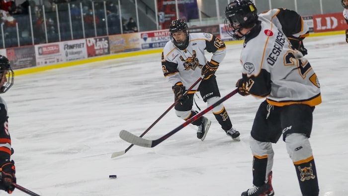 Ils se font une passe.