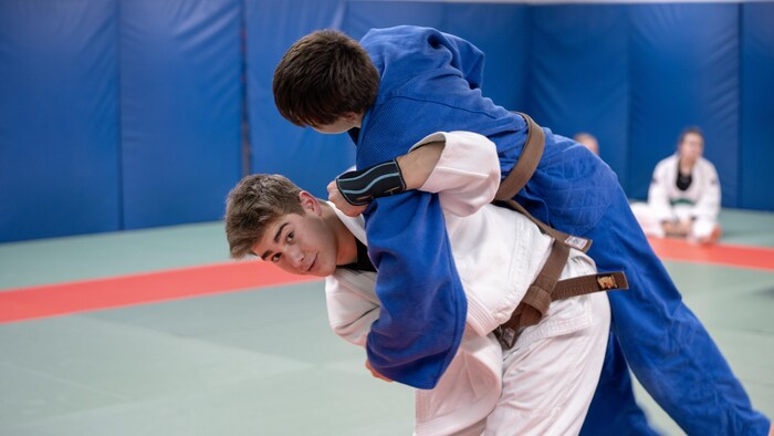 Deux judokas à l’entraînement.
