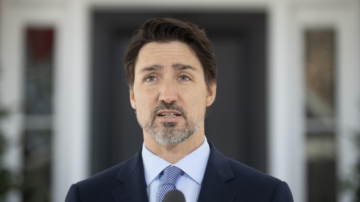 Justin Trudeau devant sa résidence.