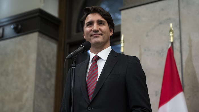 Justin Trudeau, sonriendo, tras el anuncio de la liberación de los dos Michaels.