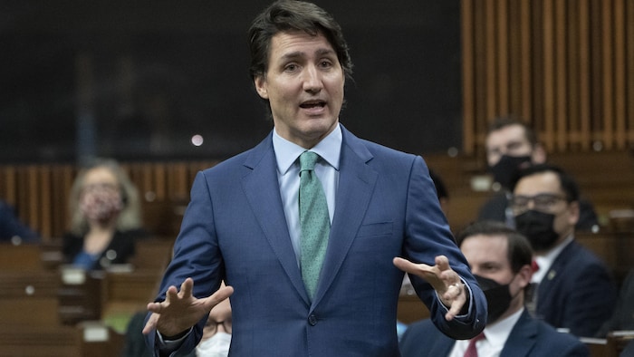 Justin Trudeau prend la parole aux Communes.