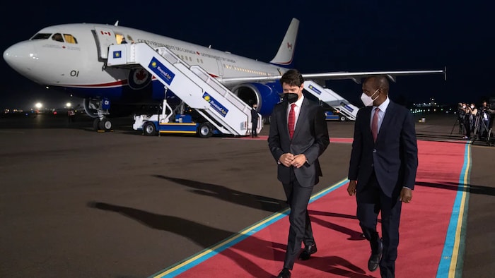 Justin Trudeau llega a Ruanda.