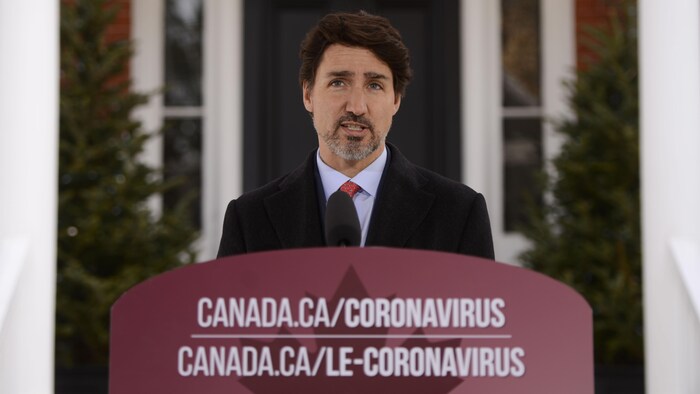 Le premier ministre Justin Trudeau donne une conférence de presse. 