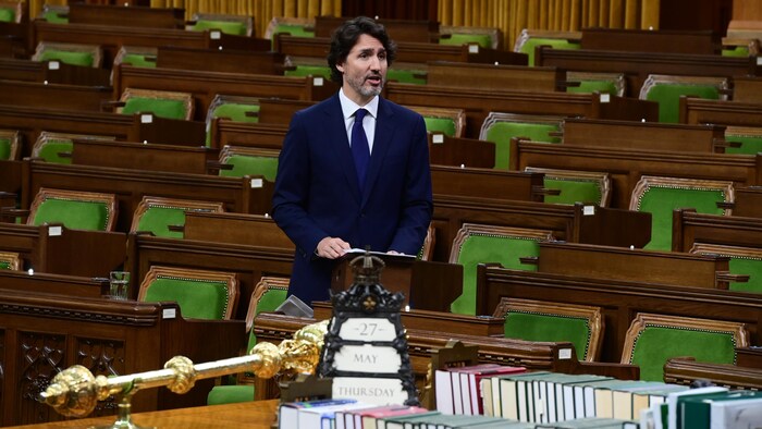Trudeau debout aux Communes