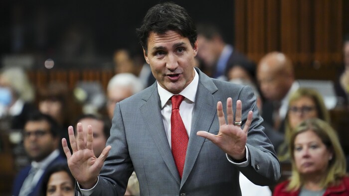 رئيس الحكومة الكندية جوستان ترودو يجيب على سؤال في مجلس العموم.