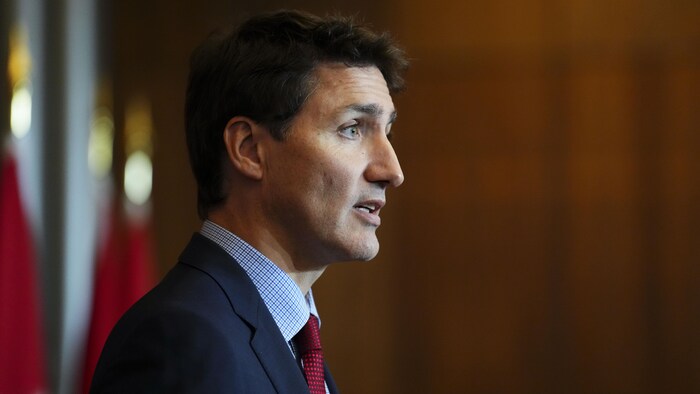 رئيس الحكومة الكندية جوستان ترودو متحدثاً اليوم في مؤتمر صحفي في أوتاوا.
