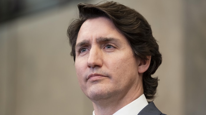 Un portrait de Justin Trudeau, le regard vif.