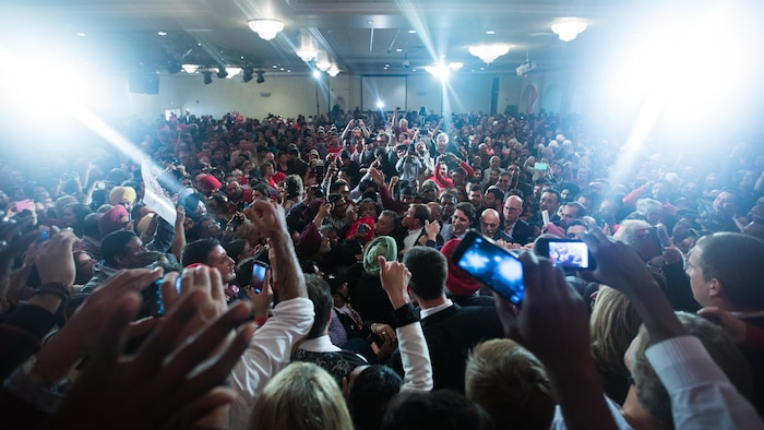 Justin Trudeau participe à un rassemblement militant à Calgary lors de la campagne électorale de 2015.