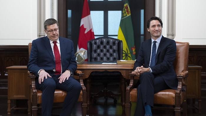 Scott Moe aux côtés de Justin Trudeau.