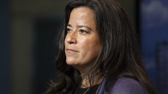 Jody Wilson-Raybould dans les studios de Radio-Canada, à Vancouver.