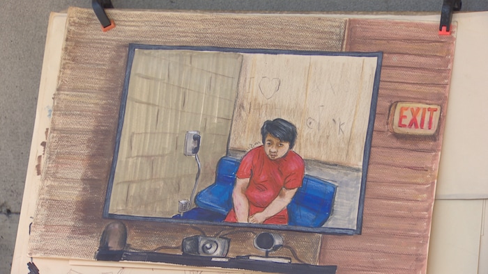 Croquis de l'accusé Kai-Ji Adam Lo lors de sa comparution à la Cour provinciale de la Colombie-Britannique à Vancouver, le 2 mai 2025.