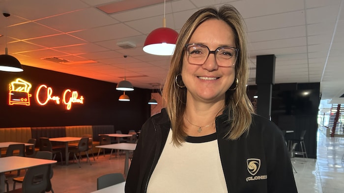 Karine Lavoie prend la pose.