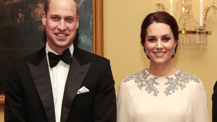 Sina Prince William at Kate nag-pose para kunan ng litrato.
