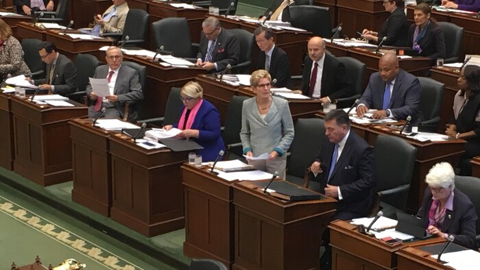 La première ministre ontarienne condamne l'adoption de la Loi sur la neutralité religieuse au Québec.