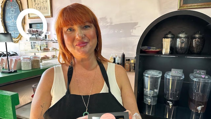 Portrait de Katie Wall DiPierdomenico dans son commerce.