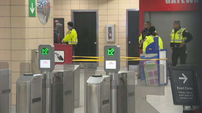 L'entrée de la station Keele.