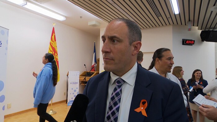 Le ministre interviewé.