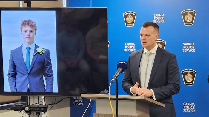 Kent Jamieson lors d’une conférence de presse tenu, le 13 avril 2026.