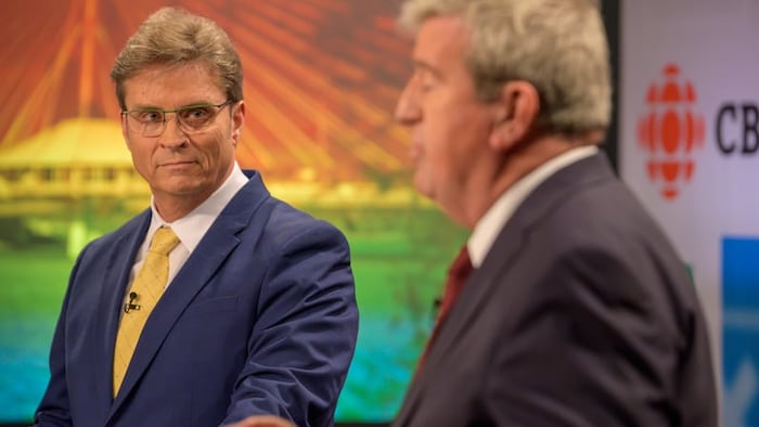 Kevin Klein et Glen Murray lors d'un débat.