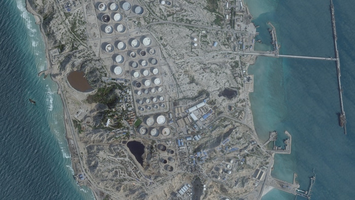 Une image satellite montre un terminal pétrolier sur l'île de Kharg, en Iran, le 25 février 2026.