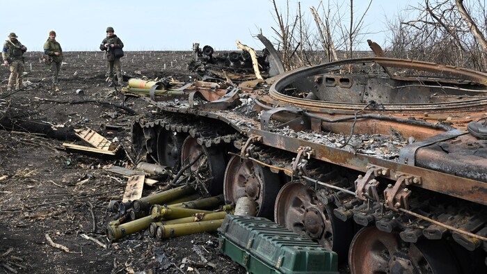 Un char russe détruit en Ukraine.