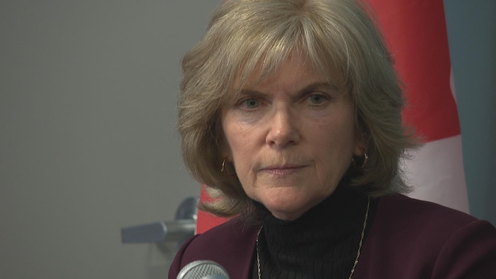 Kim Adair en conférence de presse.