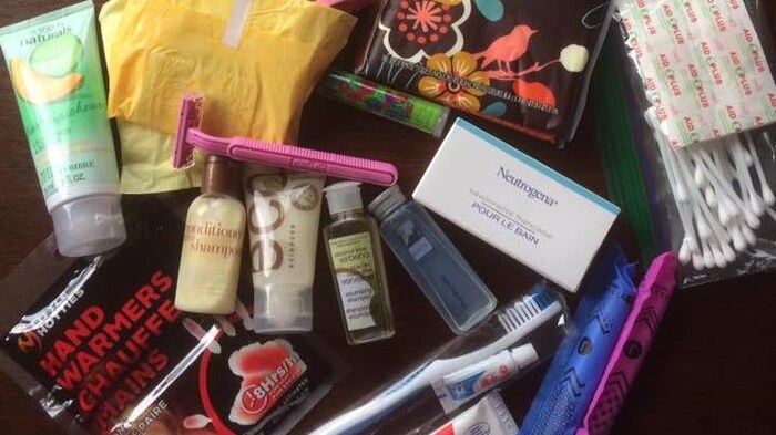 Des produits d'hygiène personnelle.