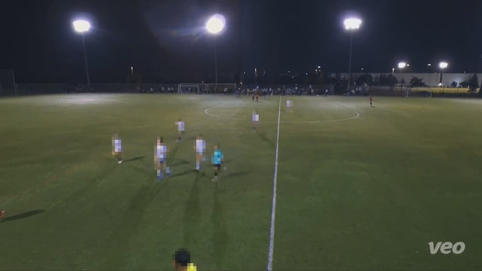 Des joueuses de soccer sur un terrain.