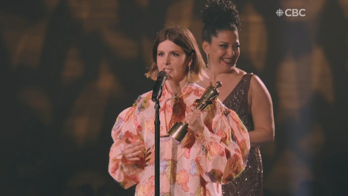 Klô Pelgag reçcoit le prix de l'Album francophone de l'année.