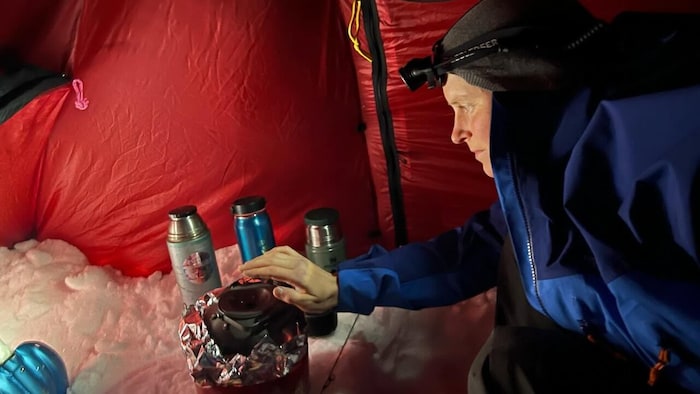 Katharina Kneip en camping lors de sa traversée de l'Ontario en janvier 2026.