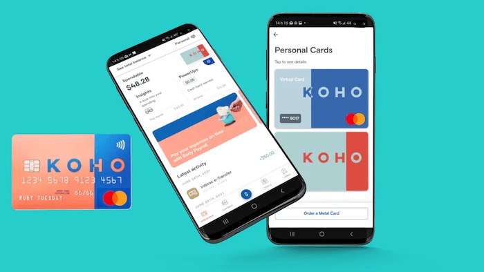 Une carte de crédit et l'application KOHO sur un téléphone intelligent.