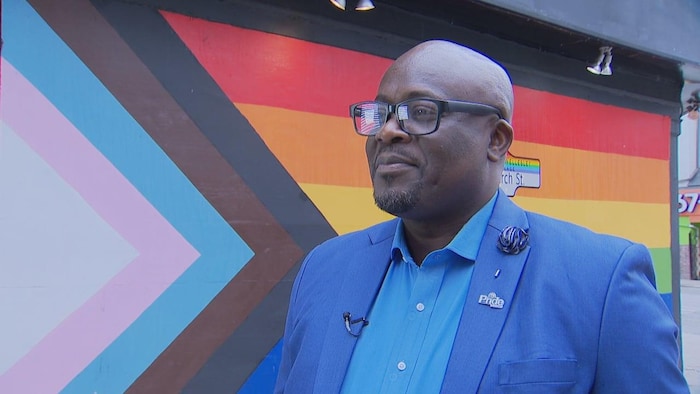 Kojo Modeste en entrevue.