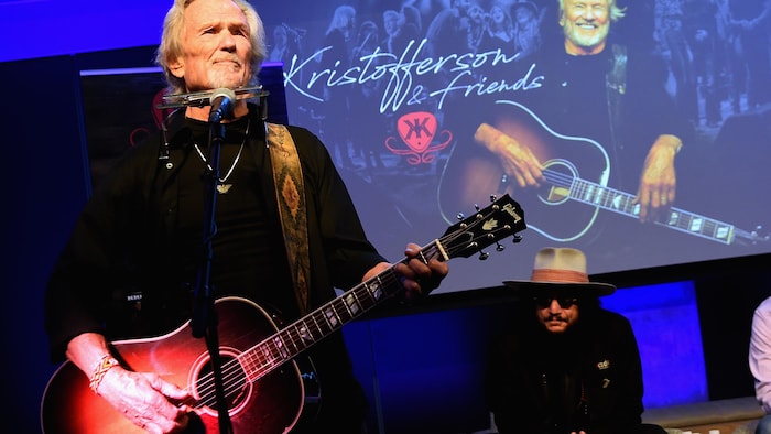 Kris Kristofferson, légende de la musique country, est décédé à 88 ans |  Radio-Canada