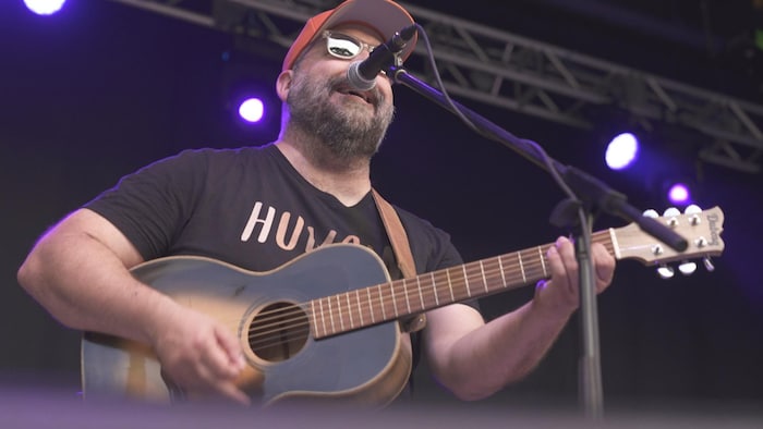 L’artiste franco-ontarien Stef Paquette.