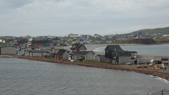 Le site historique de La Grave, avec de l'eau des deux côtés du village.