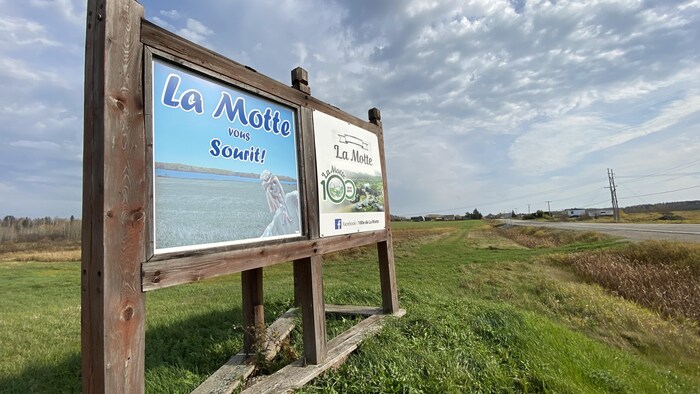 La panneau d'accueil à l'entrée de la municipalité de La Motte.