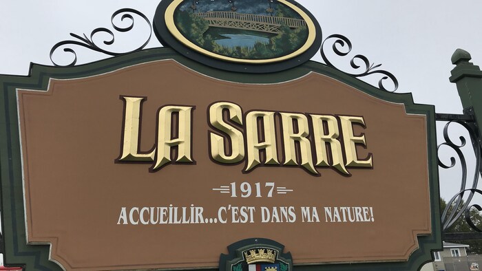 L'affiche de Bienvenue à l'entrée de la Ville de La Sarre.