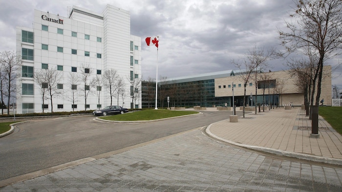 Un bâtiment.