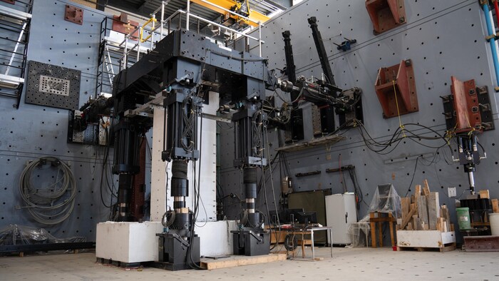 De la machinerie dans un laboration.