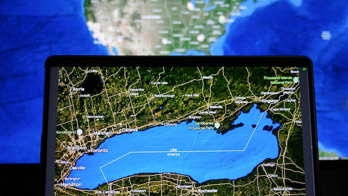 Sur cette photo prise à partir d'un écran d'ordinateur, une carte de Google Maps montrant le lac Ontario désigné sous le nom de lac d’Amérique est affichée à La Habra, en Californie, le lundi 31 août 2026.
