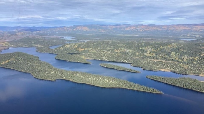 Un lac vu de haut.
