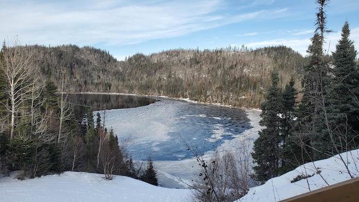 Le lac rapide en hiver.