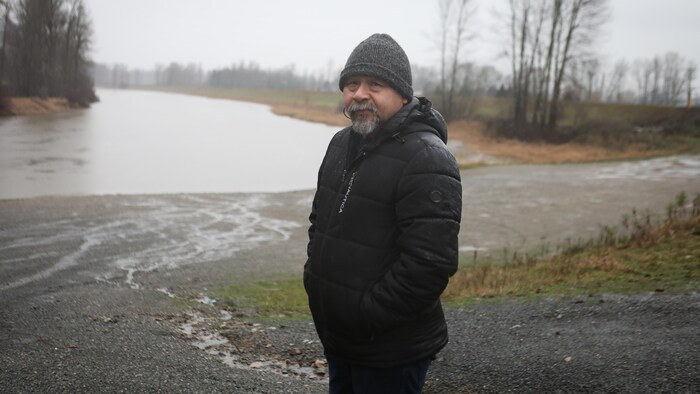 th, devant la rivière Sumas.